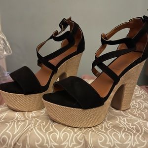 Size 8 black w tan Wedge heels